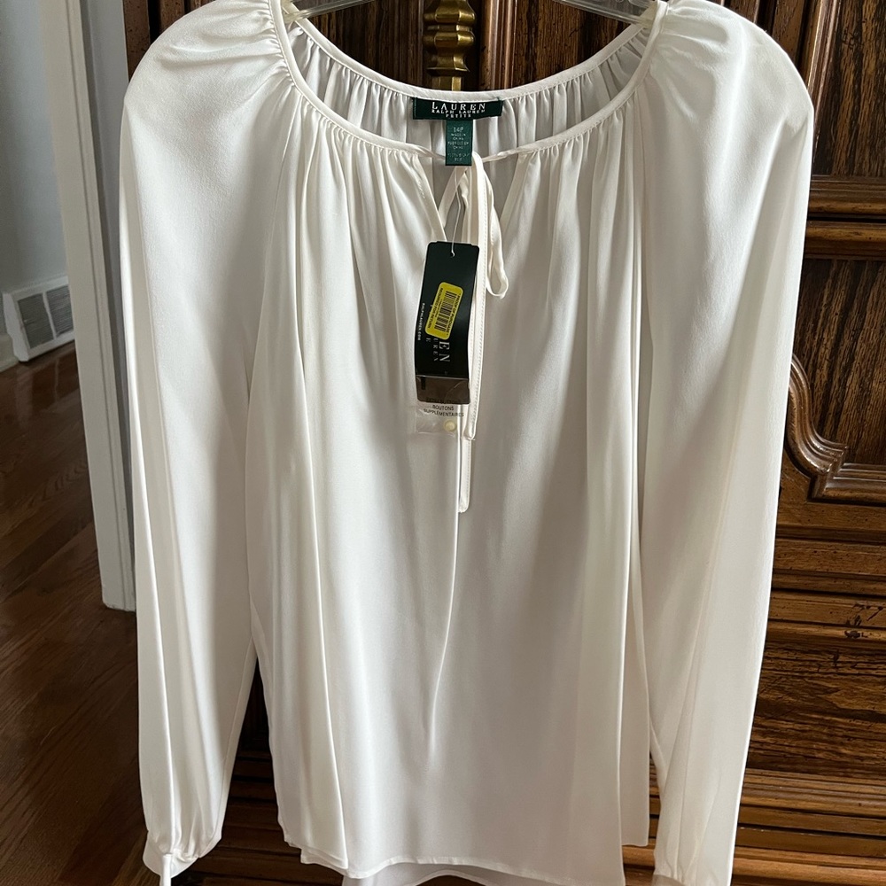 Petite ladies pearl color blouse!